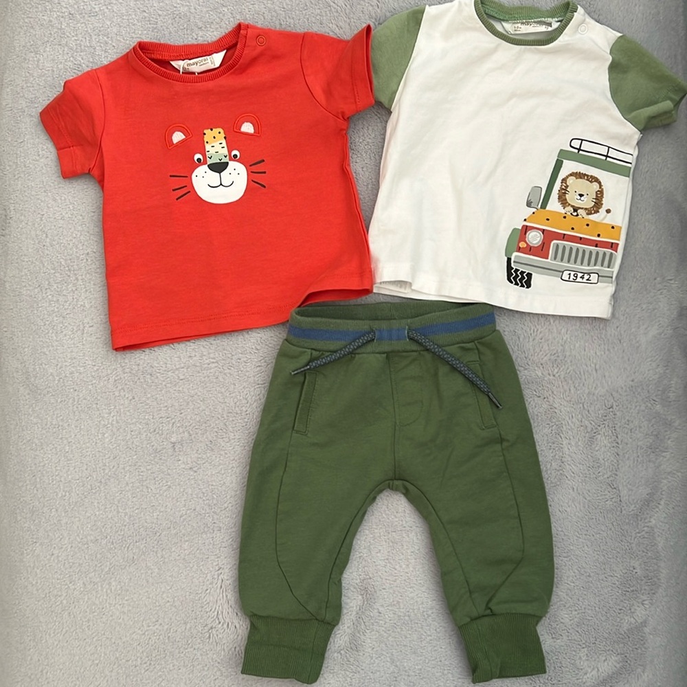 EUC Mayoral newborn set pants and 2 t shirts size 1-2m